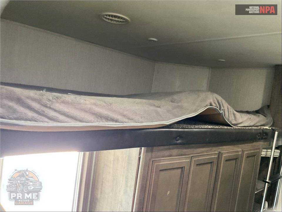 2020 Sierra By Forest River M-3330BH C-CLASS FIFTH WHEEL SERIES — фото 23