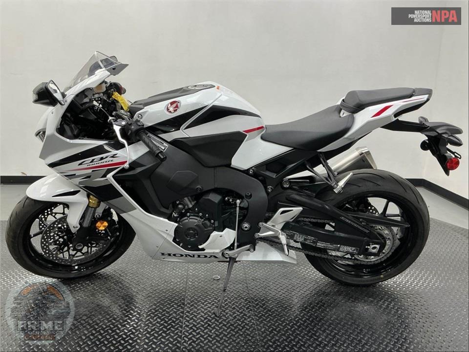 2025 Honda CBR1000RR — фото 3