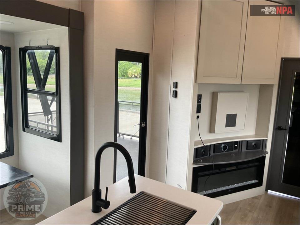 2024 Alliance Rv M-42V13 - VALOR FIFTH WHEEL SERIES — фото 7