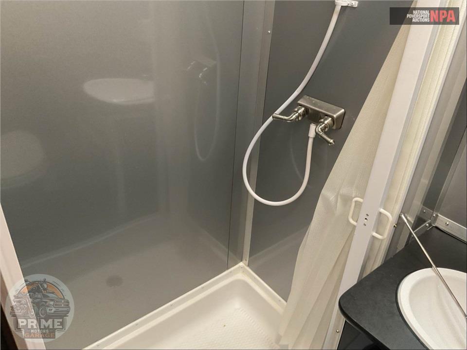 2022 Vintage Trailers P834-PS BATH — фото 17