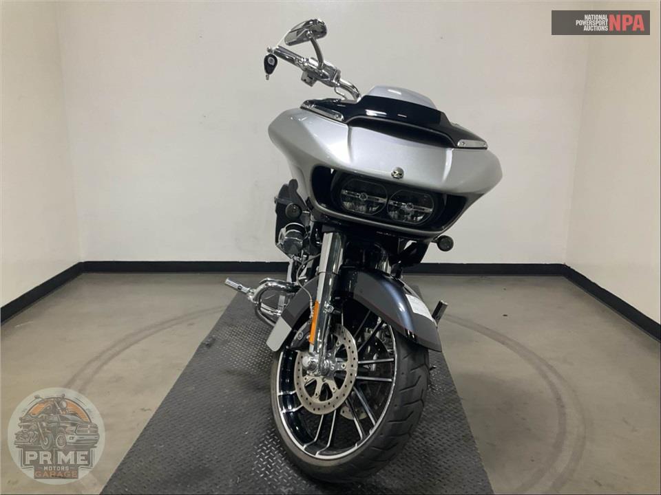 2019 Harley-Davidson FLTRXSE CVO ROAD GLIDE — фото 2
