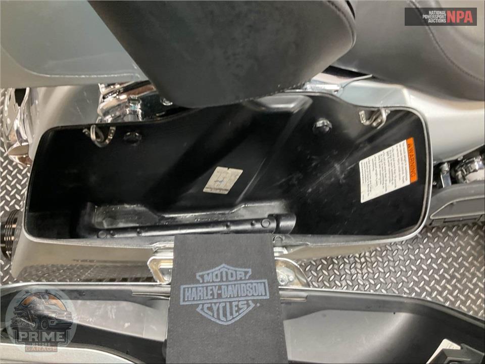 2015 Harley-Davidson FLHTCUL ULTRA CLASSIC LOW — фото 27