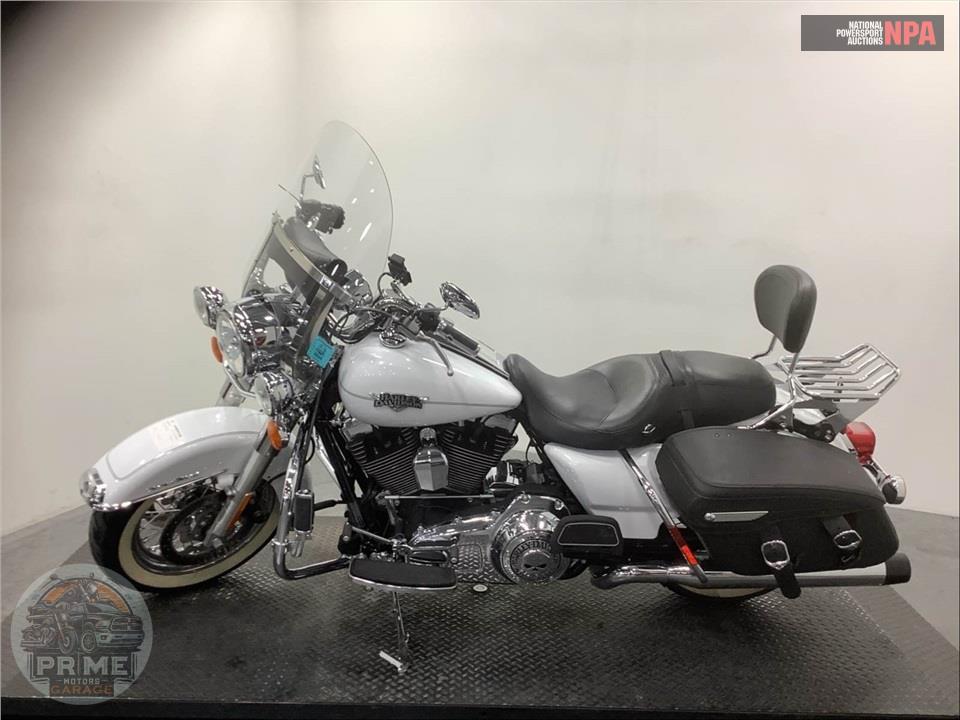 2012 Harley-Davidson FLHRC ROAD KING CLSC — фото 3
