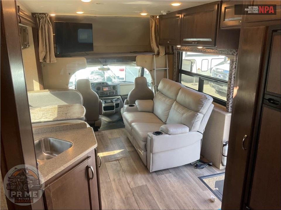 2018 Thor Motor Coach M-31E E450-V10 - FOUR WINDS SERIES — фото 9