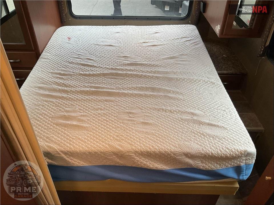 2015 Thor Motor Coach M-28H E450-V10 - FREEDOM ELITE SERIES — фото 21