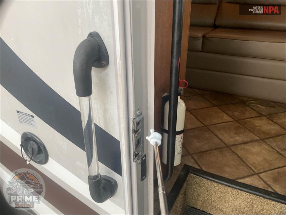 2013 Thor Motor Coach M-31L E450-V10 - CHATEAU SERIES — фото 46