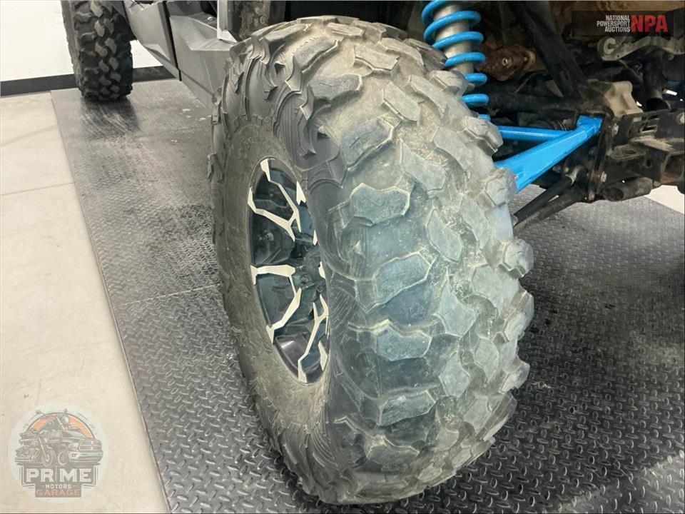 2017 Can-Am MAVERICK MAX 1000R X MR (HYPER SILVER, BLACK & OCTANE BLUE) — фото 26