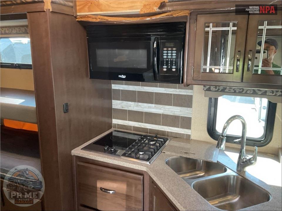 2018 Thor Motor Coach M-31E E450-V10 - FOUR WINDS SERIES — фото 36