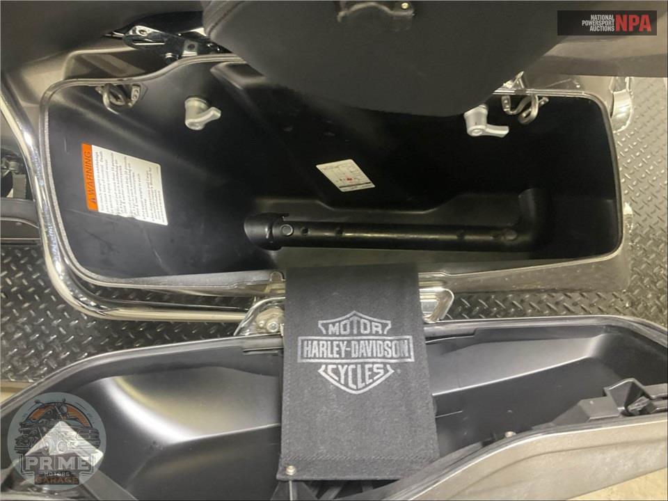 2017 Harley-Davidson FLTRU ROAD GLIDE ULTRA — фото 21