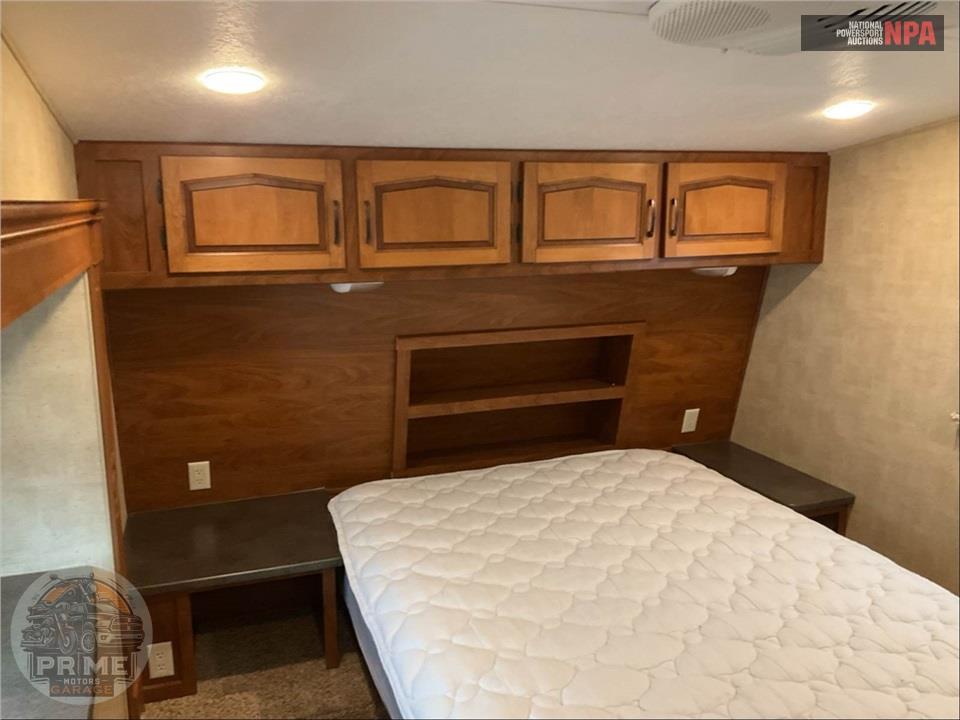 2011 Keystone Rv M-4014 LEV - RAPTOR TOY HAULER TOY HAULER SERIES — фото 12