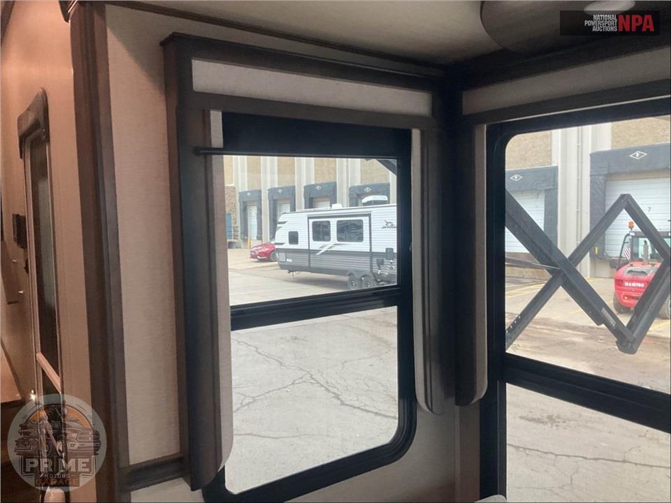 2022 Grand Design Recreational Vehicles M-378MBS - SOLITUDE FIFTH WHEEL SERIES — фото 26