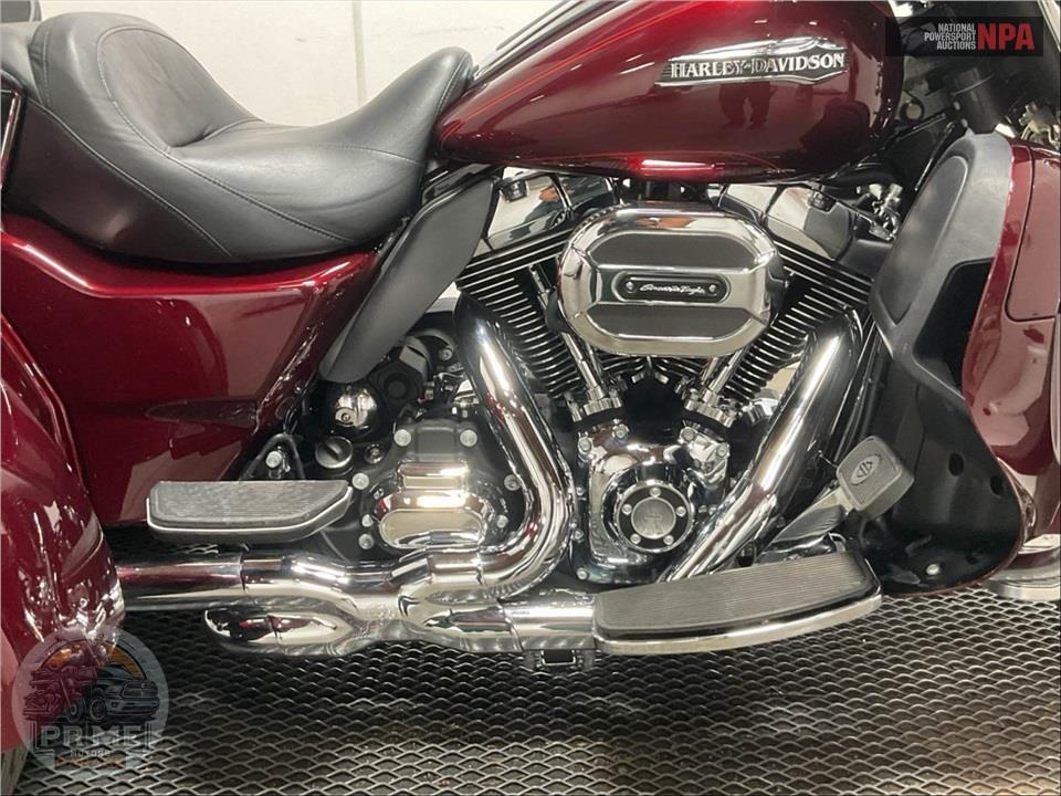2015 Harley-Davidson FLHTCUTG TRIGLIDE ULTRA CLASSIC — фото 6