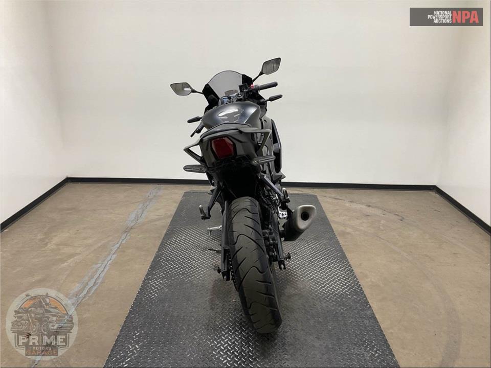 2025 Yamaha YZF-R3 — фото 4