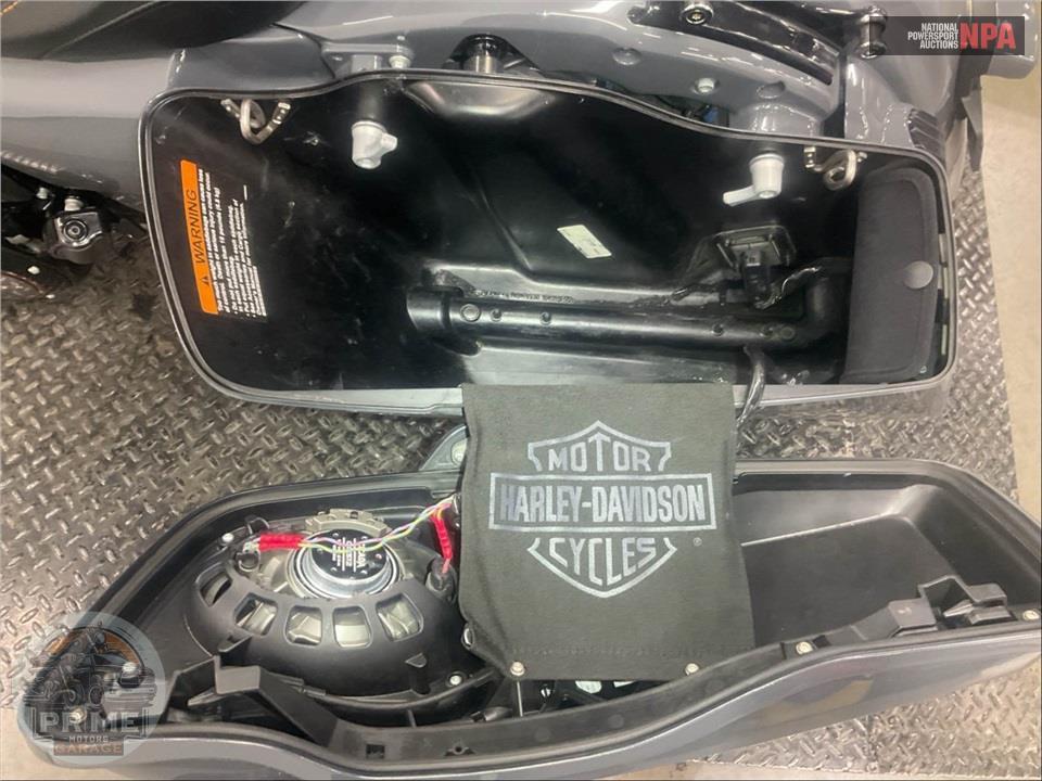 2018 Harley-Davidson FLHXSE CVO STREET GLIDE — фото 22