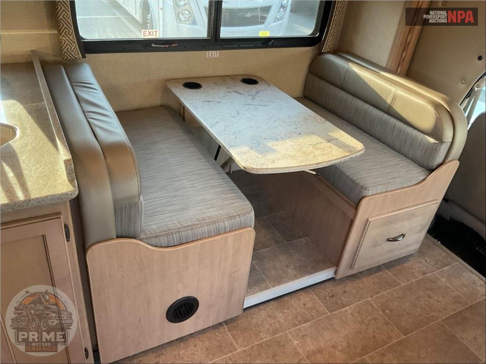 2018 Thor Motor Coach M-31W E450-V10 CHATEAU SERIES — фото 11
