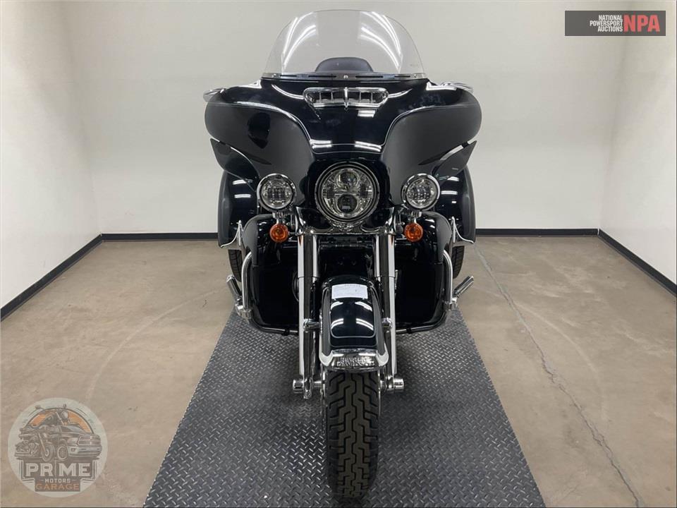 2024 Harley-Davidson FLHTCUTG TRI GLIDE ULTRA CLASSIC — фото 2