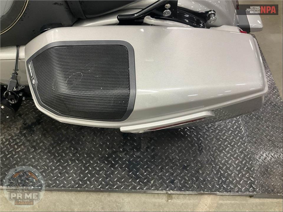 2023 Harley-Davidson FLHXSE CVO STREET GLIDE — фото 17