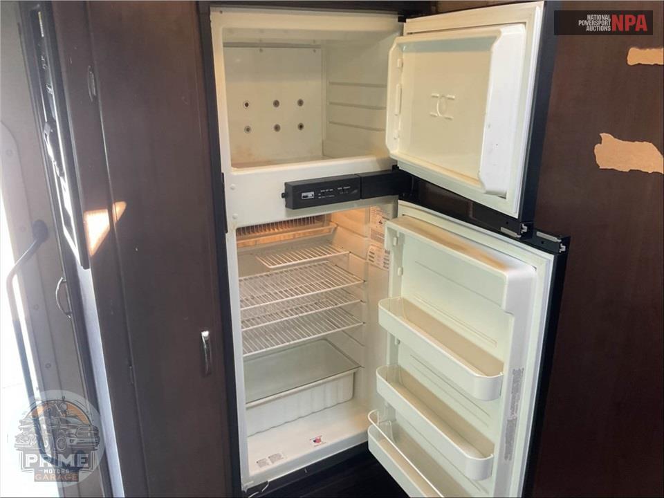 2018 Thor Motor Coach M-31E E450-V10 - FOUR WINDS SERIES — фото 35