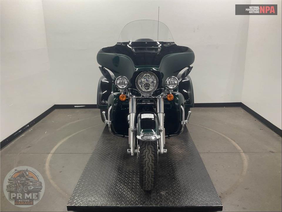 2024 Harley-Davidson FLHTCUTG TRI GLIDE ULTRA CLASSIC — фото 2