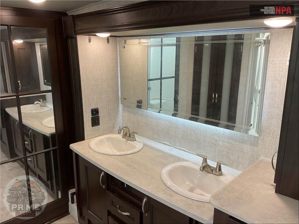2020 Palomino By Forest River M-382FBC - COLUMBUS C-SERIES FIFTH WHEEL SERIES — фото 17