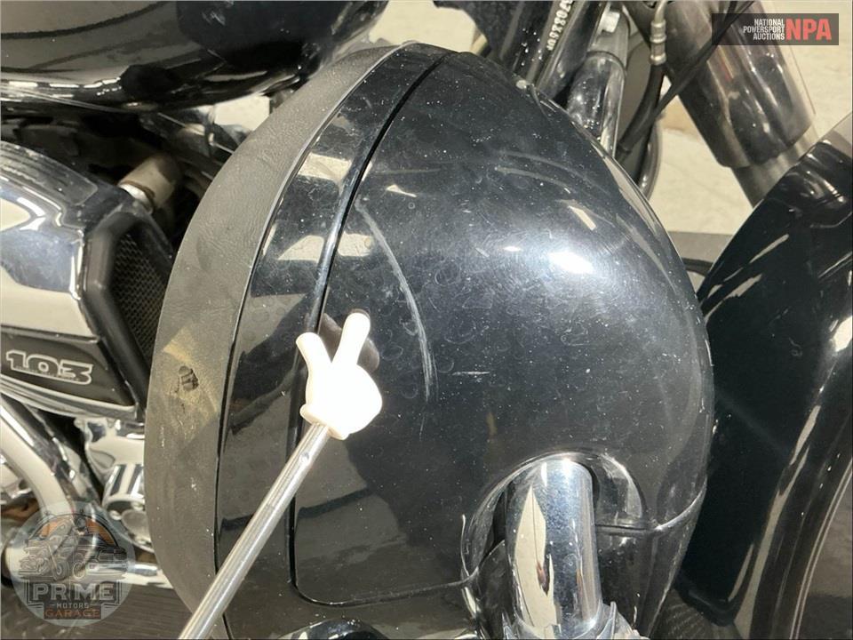 2014 Harley-Davidson FLHTCU ULTRA CLASSIC ELECTRA GLIDE — фото 19