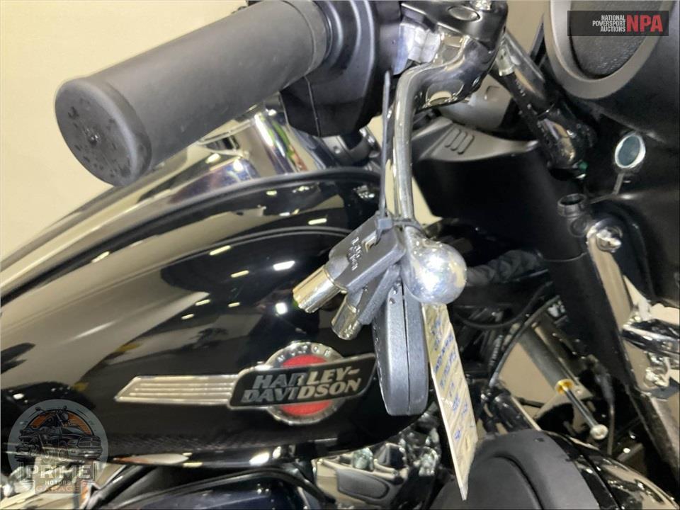 2025 Harley-Davidson FLHTCUTG TRI GLIDE ULTRA CLASSIC — фото 10