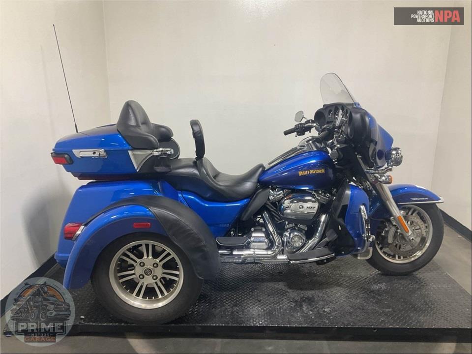 2017 Harley-Davidson FLHTCUTG TRIGLIDE ULTRA CLASSIC — фото 1