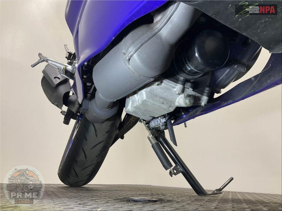 2025 Yamaha YZF-R3 — фото 12