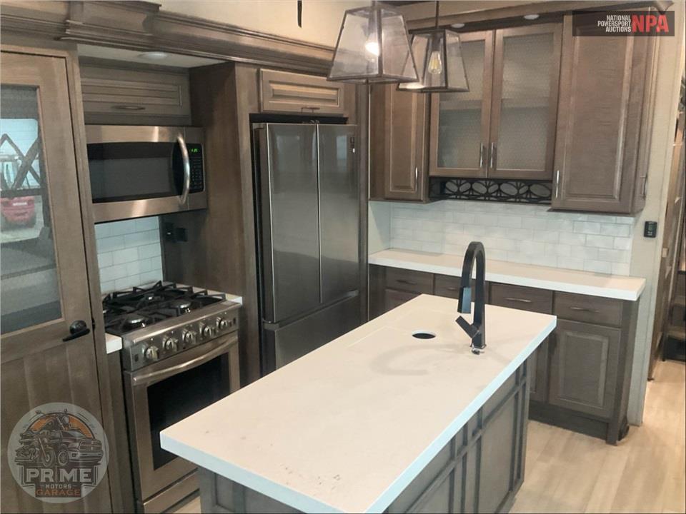 2022 Grand Design Recreational Vehicles M-378MBS - SOLITUDE FIFTH WHEEL SERIES — фото 8