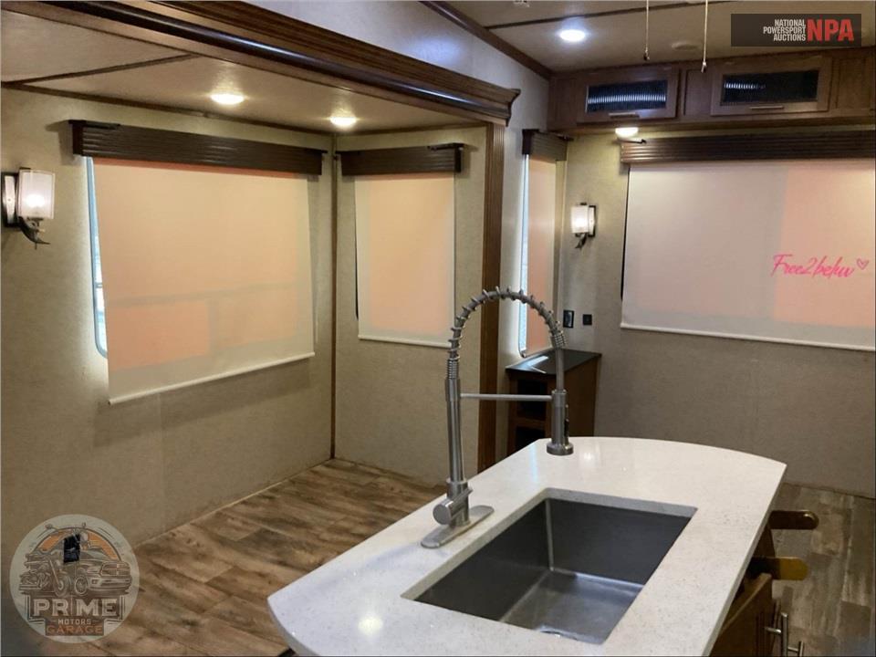2017 Sabre By Forest River M-36BHQ - FIFTH WHEEL SERIES — фото 7