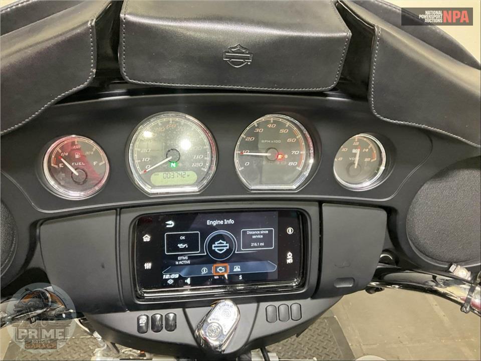 2022 Harley-Davidson FLHTCUTG TRI GLIDE ULTRA CLASSIC — фото 5