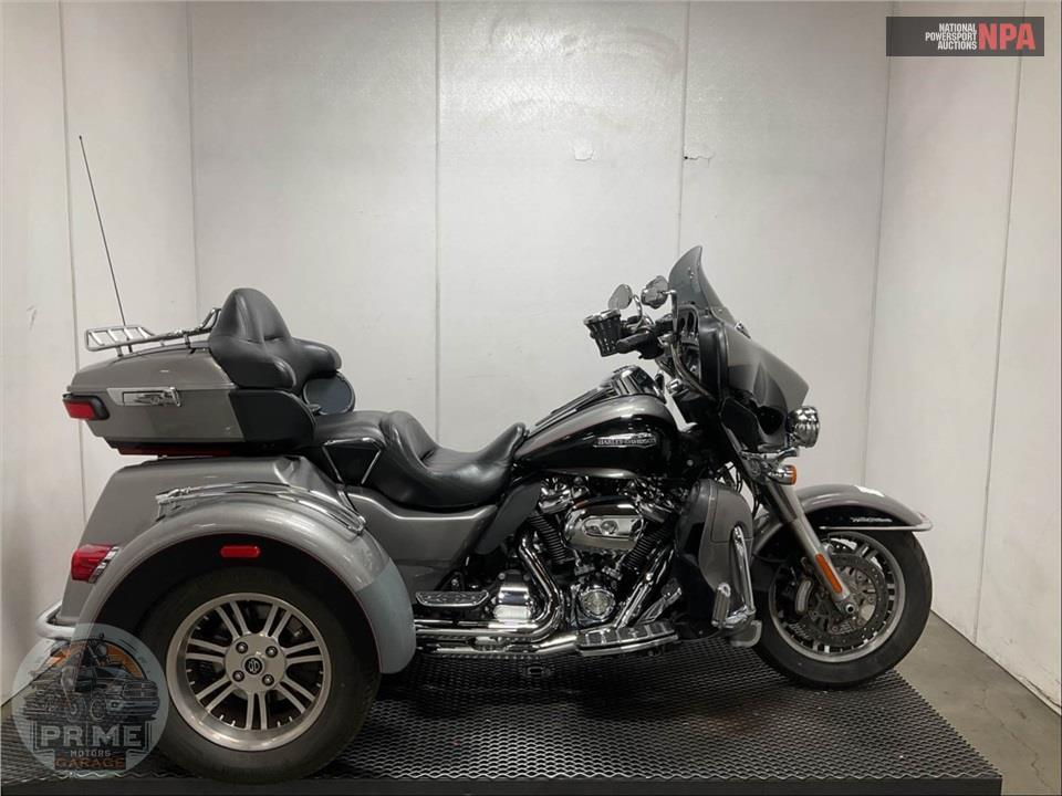 2017 Harley-Davidson FLHTCUTG TRIGLIDE ULTRA CLASSIC — фото 1