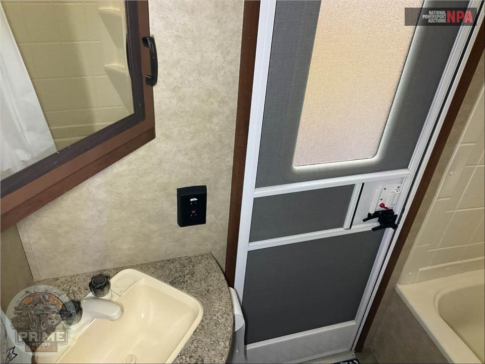 2014 Crossroads Rv M-28 BH - ZINGER SERIES — фото 16