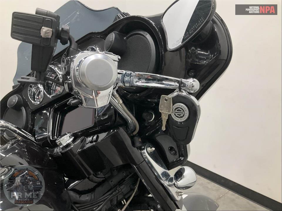 2020 Harley-Davidson FLHXSE CVO STREET GLIDE — фото 11