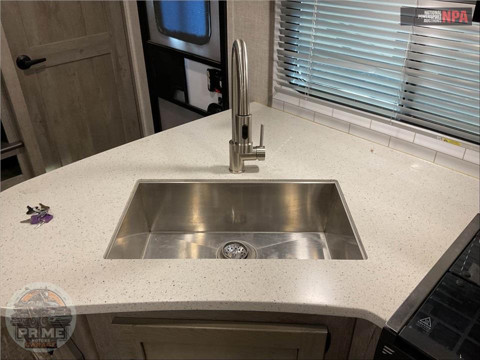 2019 Keystone Rv M-324 CG OUTBACK TOYHAULER SERIES — фото 15