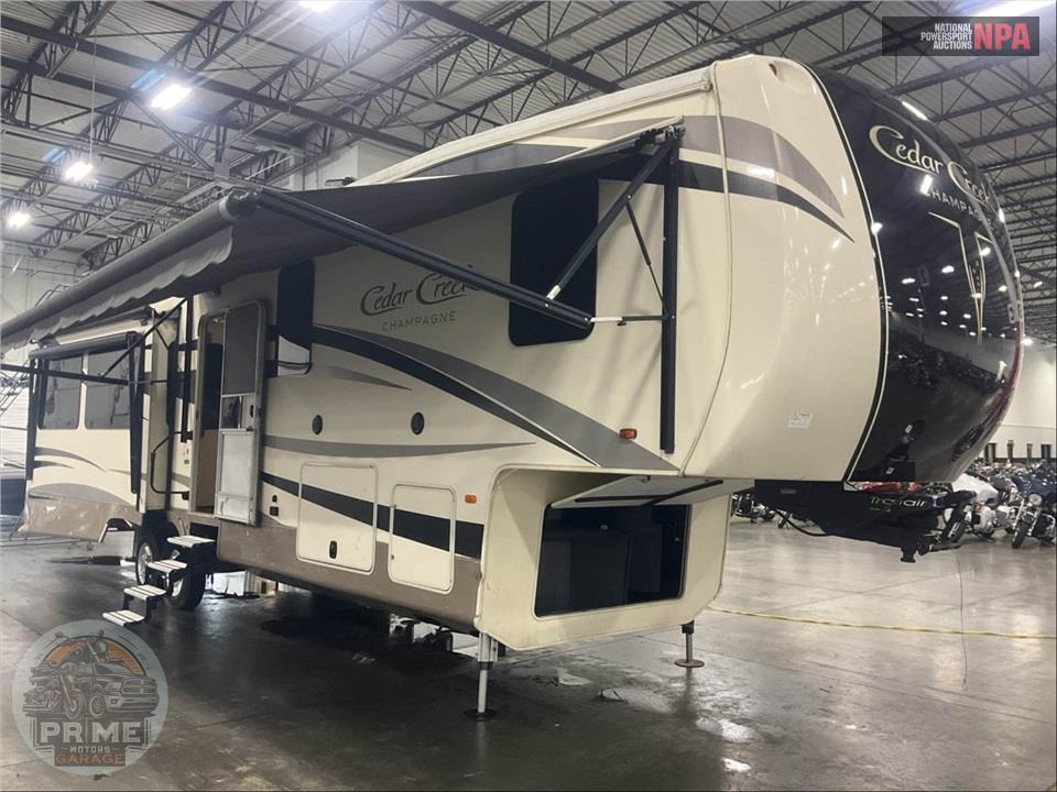 2017 Cedar Creek M-38EL - CHAMPAGNE FIFTH WHEEL SERIES — фото 1