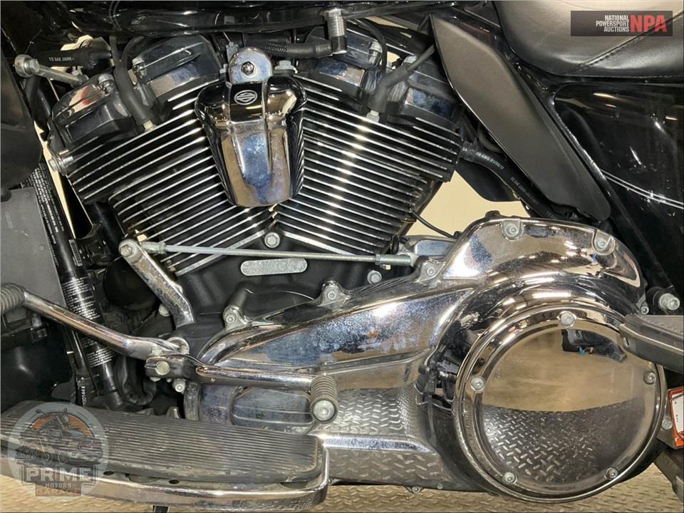 2017 Harley-Davidson FLHTCU ELECTRA GLIDE ULTRA CLASSIC — фото 7