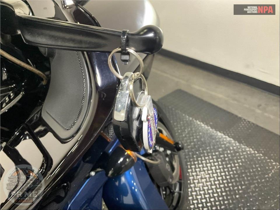 2019 Harley-Davidson FLTRXSE CVO ROAD GLIDE — фото 10