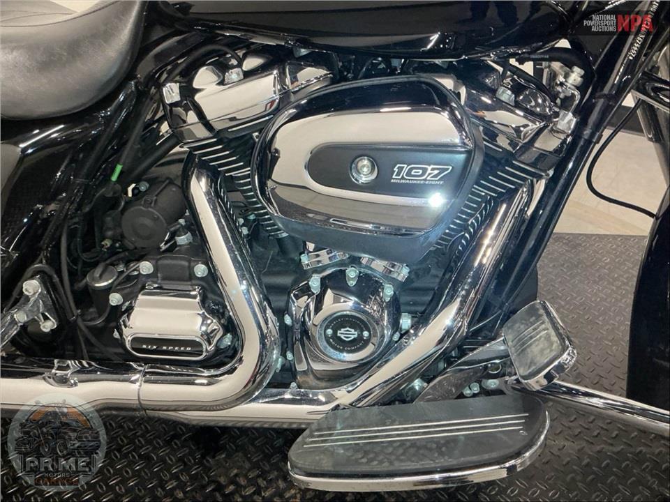 2017 Harley-Davidson FLHX STREET GLIDE — фото 6