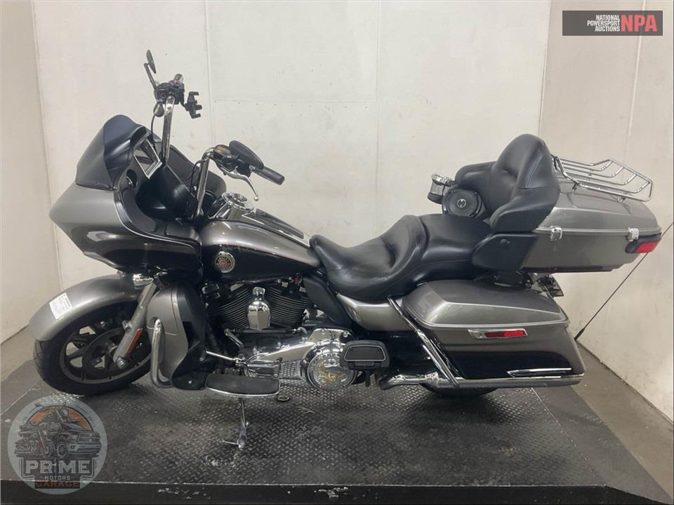 2017 Harley-Davidson FLTRU ROAD GLIDE ULTRA — фото 3