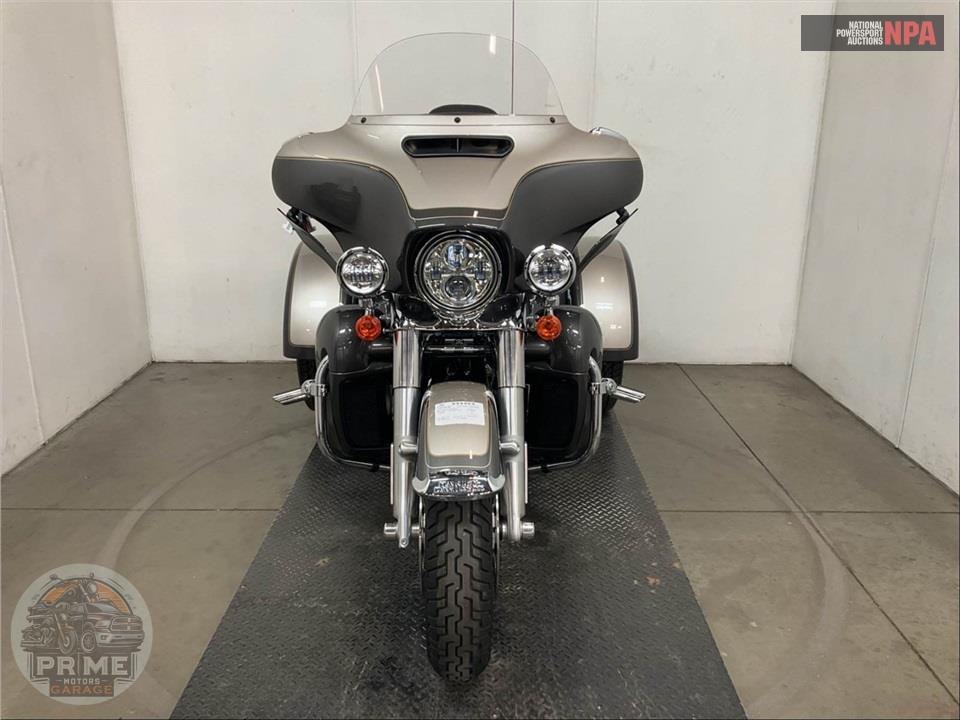 2023 Harley-Davidson FLHTCUTG TRI GLIDE ULTRA CLASSIC — фото 2