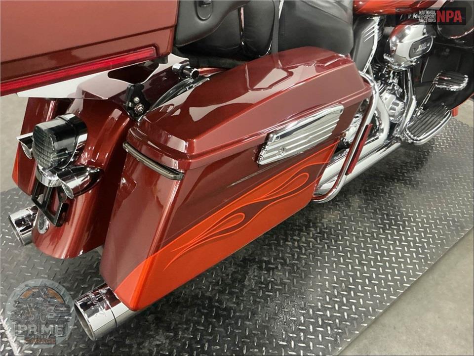 2010 Harley-Davidson FLHTCUSE5 — фото 27