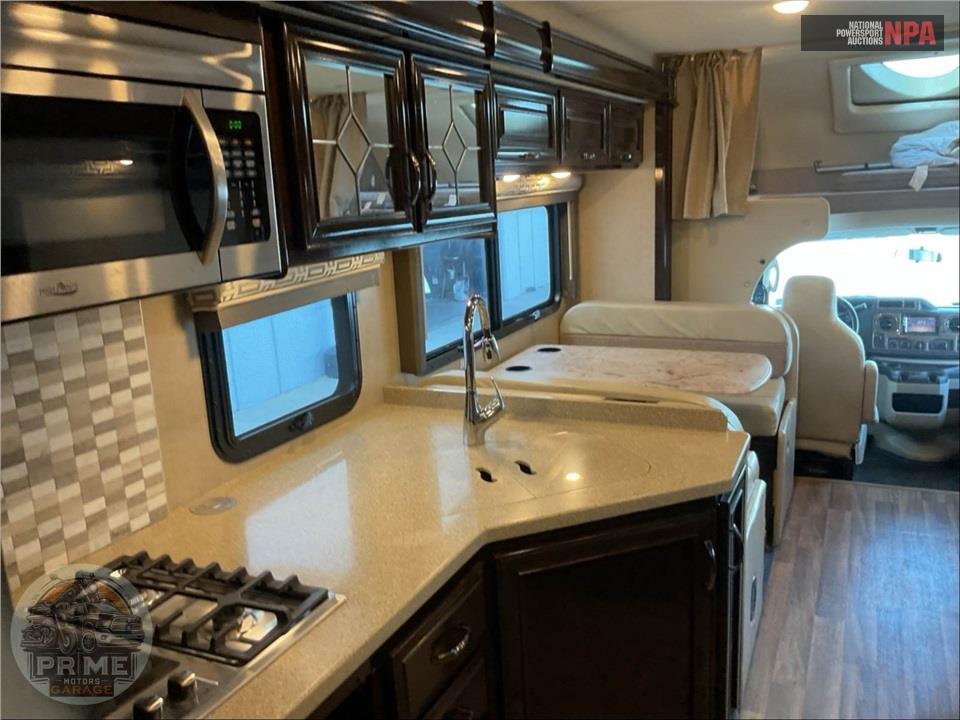 2018 Thor Motor Coach WS31 E450-V10 - QUANTUM SERIES — фото 9