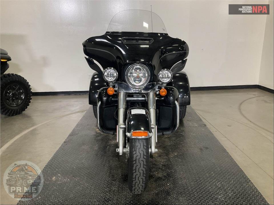 2016 Harley-Davidson FLHTCUTG TRIGLIDE ULTRA CLASSIC — фото 2