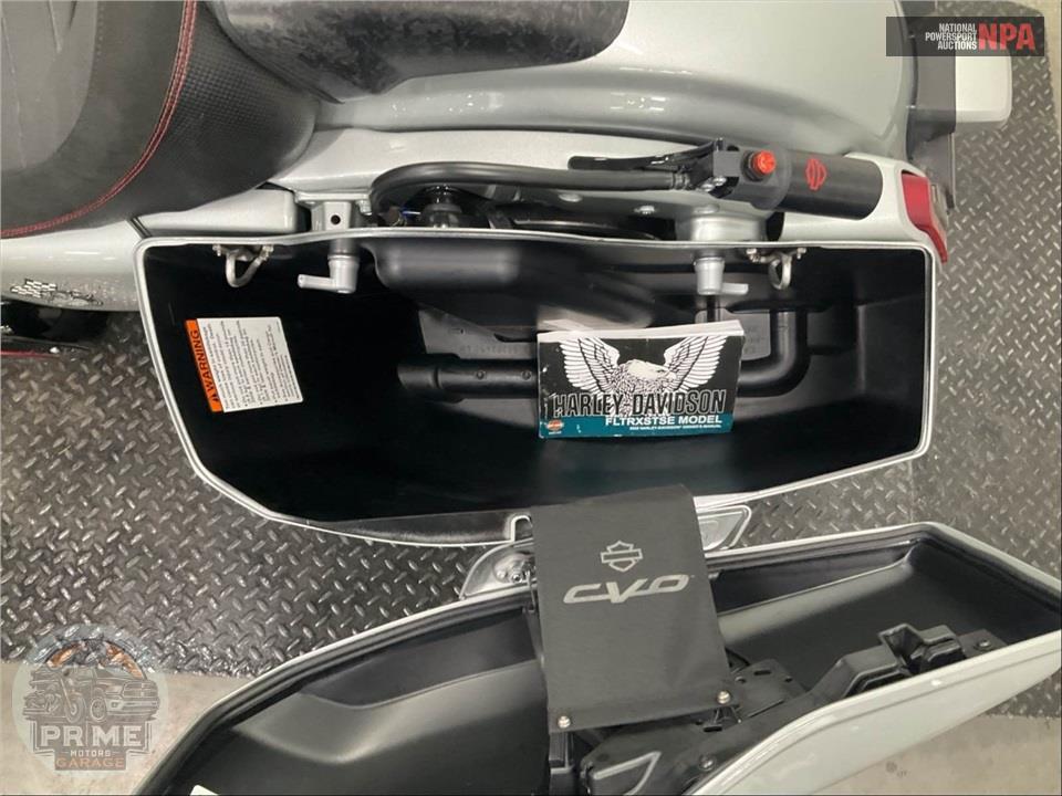 2025 Harley-Davidson FLTRXSTSE CVO ROAD GLIDE ST — фото 16