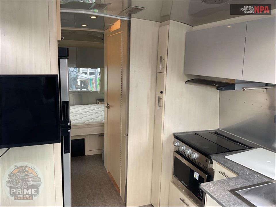 2022 Airstream M-25FB TWIN - FLYING CLOUD SERIES — фото 7