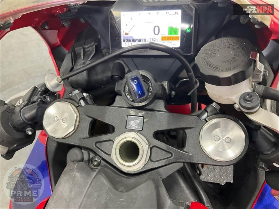 2023 Honda CBR1000RR — фото 18