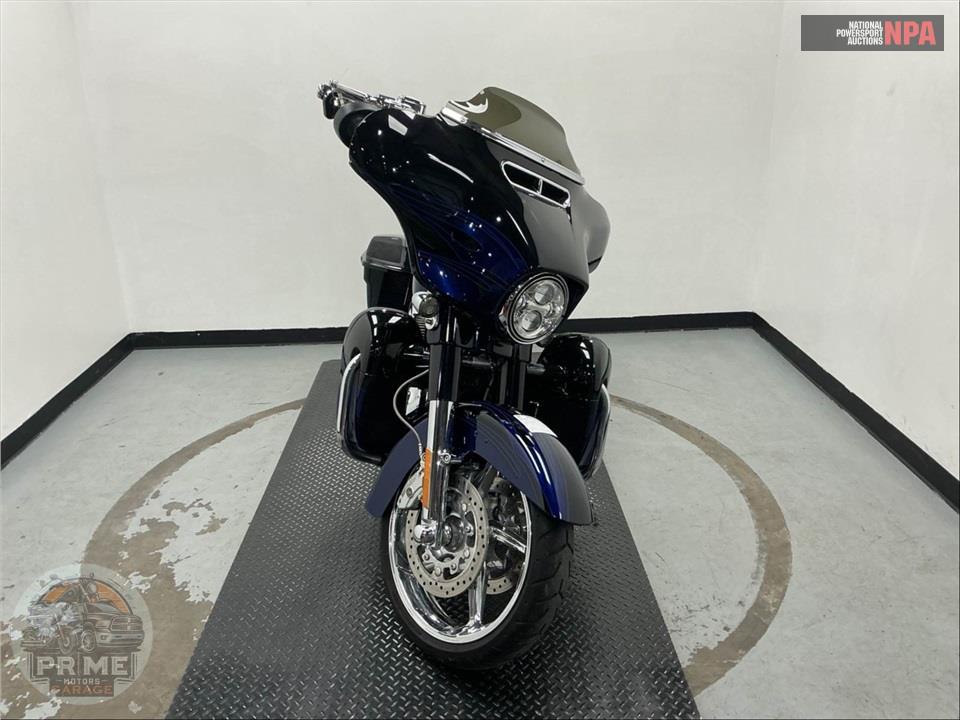 2016 Harley-Davidson FLHXSE CVO STREET GLIDE SPECIAL — фото 2