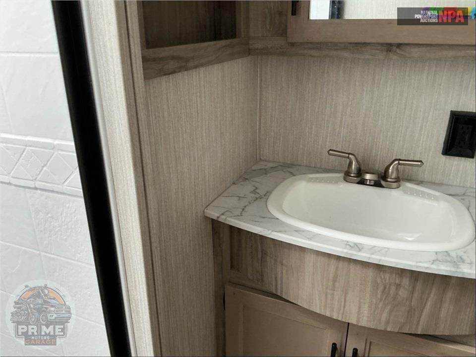 2020 Cherokee By Forest River M-311ML - ARCTIC WOLF FIFTH WHEEL SERIES — фото 17