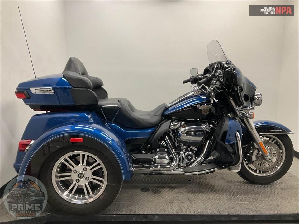 2018 Harley-Davidson FLHTCUTG TRI GLIDE ULTRA ANNIVERSARY — фото 1